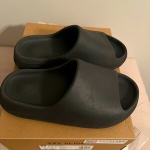 Yeezy Black slide!
